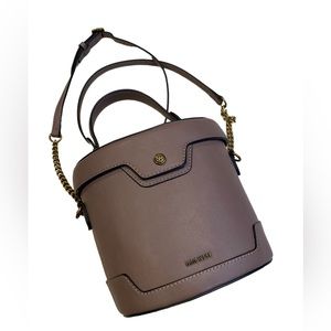 Nine West Norah Crossbody Beige
New without Tags